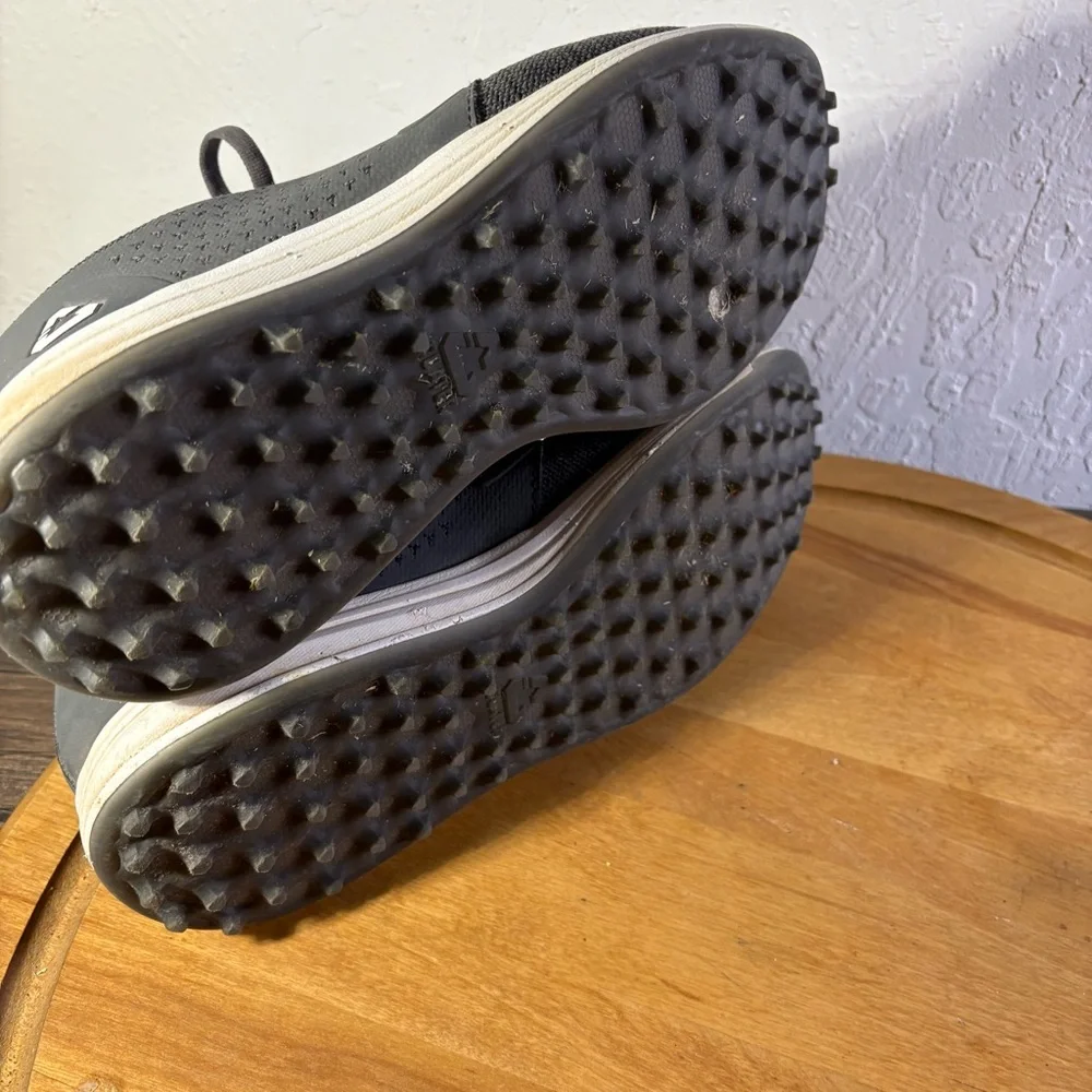 Travis Matthew‎ Cuater The Moneymaker Spike-less Golf Shoes Men’s 9 Gray Lace-Up